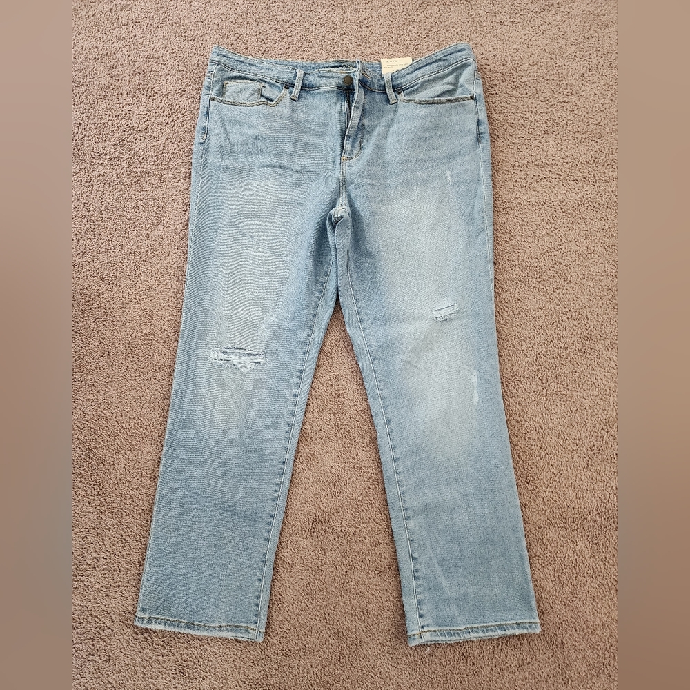 Universal Thread High Rise Straight Crop Jean